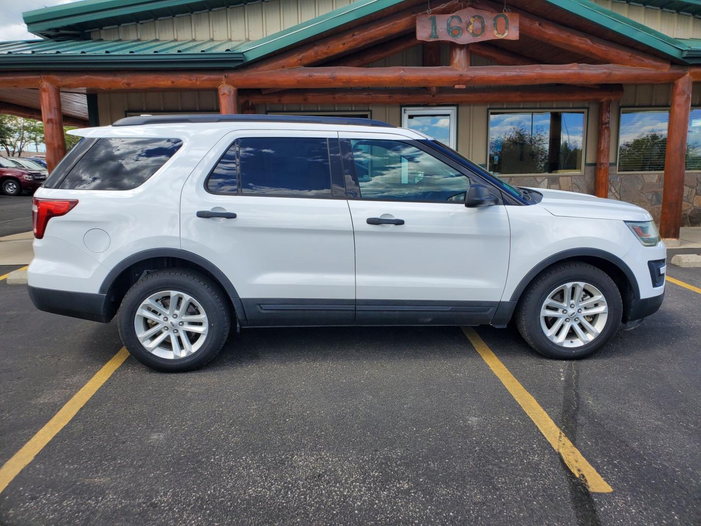 2017 Silver /Tan Ford Explorer (1FM5K8B87HG) with an 3.5L V-6 TI-VCT engine, 6-Speed Selectshift transmission, located at 1600 E Hwy 44, Rapid City, SD, 57703, (605) 716-7878, 44.070232, -103.171410 - Photo#35